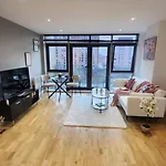 Modern 1br - Stylish - Luxury Skyline Views ليدز
