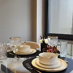 Modern 1br - Stylish - Luxury Skyline Views