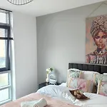 شقة Modern 1br - Stylish - Luxury Skyline Views *
