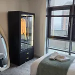 Modern 1br - Stylish - Luxury Skyline Views شقة ليدز