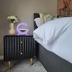 Modern 1br - Stylish - Luxury Skyline Views ليدز