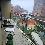 Modern 1br - Stylish - Luxury Skyline Views ليدز
