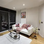 Modern 1br - Stylish - Luxury Skyline Views شقة ليدز