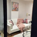Modern 1br - Stylish - Luxury Skyline Views *