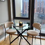 Modern 1br - Stylish - Luxury Skyline Views