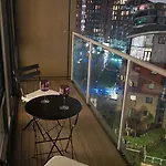 Modern 1br - Stylish - Luxury Skyline Views شقة *