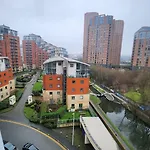 Modern 1br - Stylish - Luxury Skyline Views * ليدز