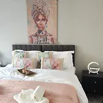 Modern 1br - Stylish - Luxury Skyline Views شقة