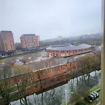 Modern 1br - Stylish - Luxury Skyline Views *