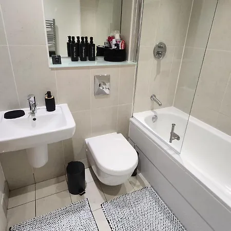 Modern 1br - Stylish - Luxury Skyline Views * Leeds (West Yorkshire)