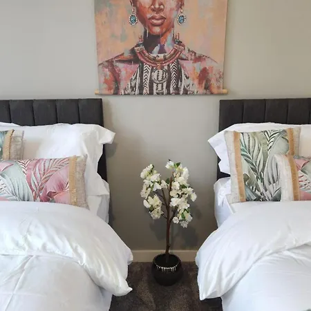 Modern 1br - Stylish - Luxury Skyline Views *