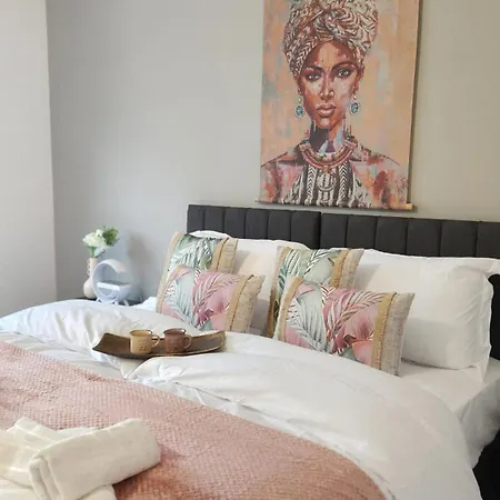 Modern 1br - Stylish - Luxury Skyline Views * Leeds (West Yorkshire)