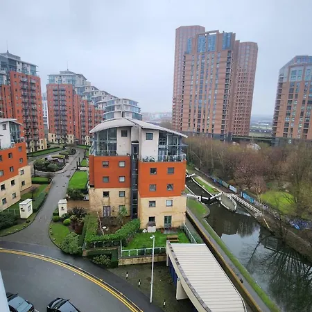 Modern 1br - Stylish - Luxury Skyline Views * Leeds (West Yorkshire)