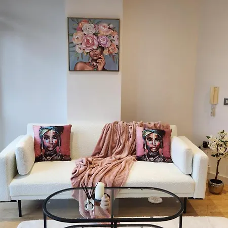 Modern 1br - Stylish - Luxury Skyline Views *