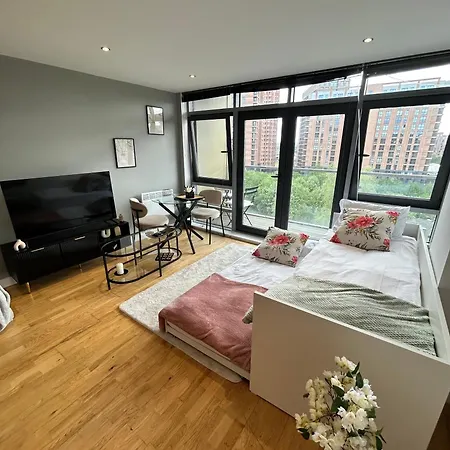 Modern 1br - Stylish - Luxury Skyline Views * Leeds (West Yorkshire)