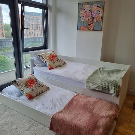 Modern 1br - Stylish - Luxury Skyline Views *