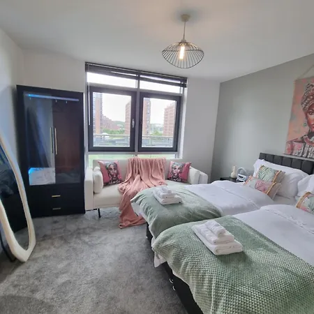 Modern 1br - Stylish - Luxury Skyline Views * Leeds (West Yorkshire)