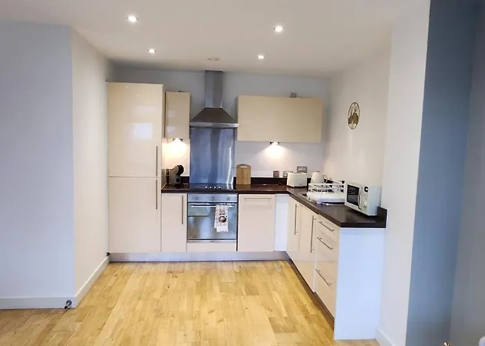 Modern 1br - Stylish - Luxury Skyline Views *