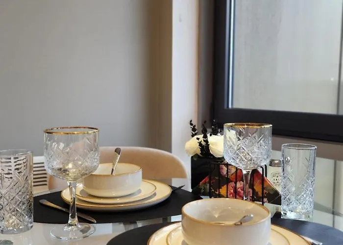 Modern 1br - Stylish - Luxury Skyline Views