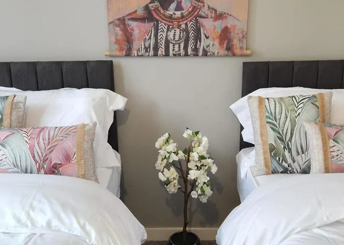 Modern 1br - Stylish - Luxury Skyline Views *