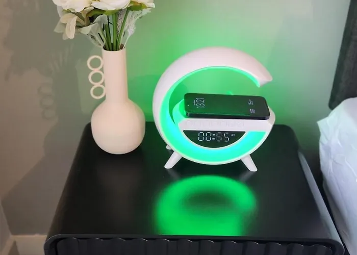 Modern 1br - Stylish - Luxury Skyline Views