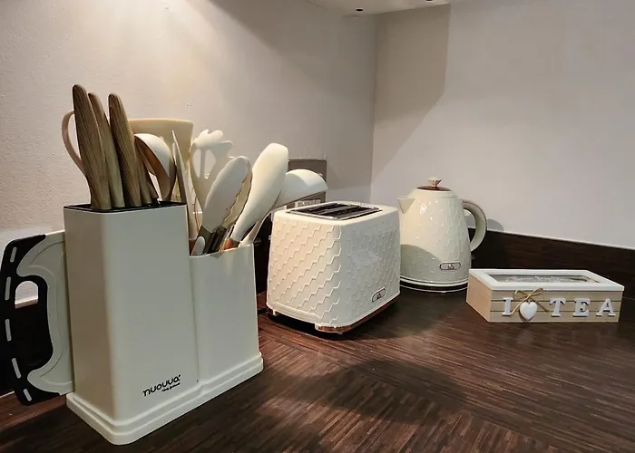 Modern 1br - Stylish - Luxury Skyline Views