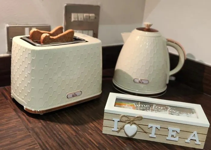 Modern 1br - Stylish - Luxury Skyline Views *