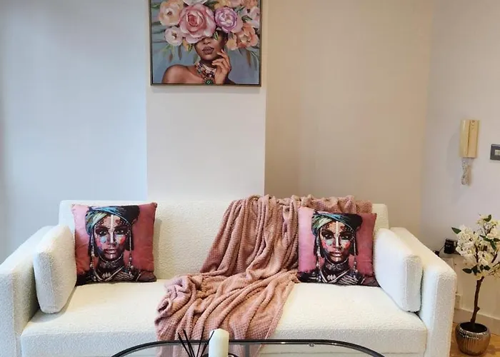 Modern 1br - Stylish - Luxury Skyline Views *