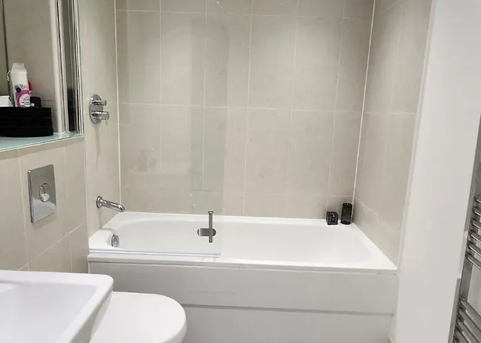 Modern 1br - Stylish - Luxury Skyline Views