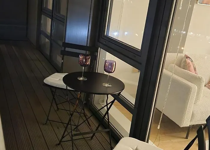 Modern 1br - Stylish - Luxury Skyline Views *