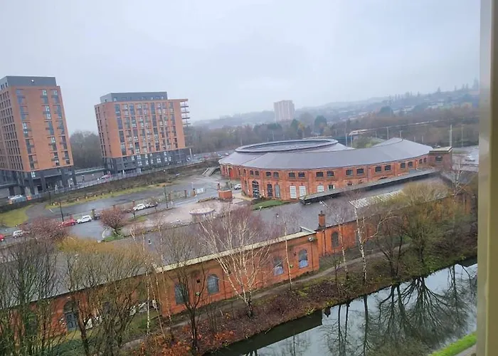 Modern 1br - Stylish - Luxury Skyline Views *